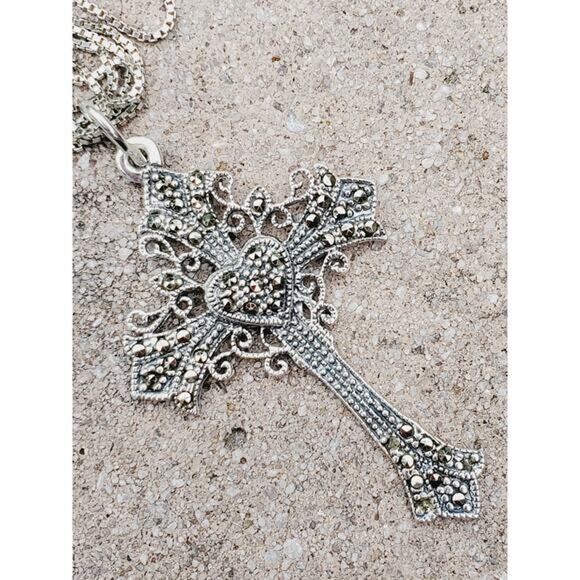 Marquisette Crucifix Jesus Heart Cross Chain Necklace in Sterling Silver 18in - Picture 1 of 8